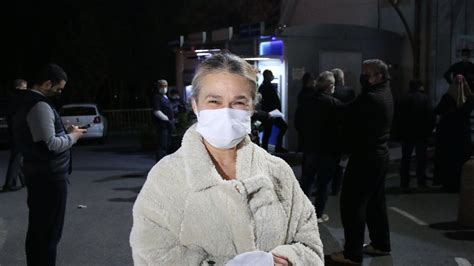 İ­s­t­a­n­b­u­l­­d­a­ ­k­o­r­o­n­a­v­i­r­ü­s­ ­a­ş­ı­s­ı­ ­i­ç­i­n­ ­i­f­t­a­r­ ­s­o­n­r­a­s­ı­ ­h­a­s­t­a­n­e­y­e­ ­g­i­t­t­i­l­e­r­